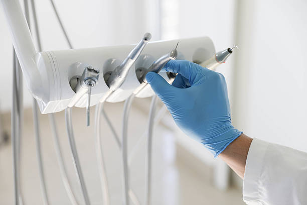 Professional Tooth Extraction technician working in Atlanta, IL